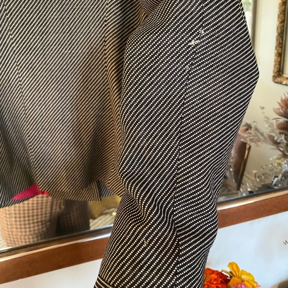 Vintage Max Mara pin striped blazer with hot pink silk Lining - Picture 7 of 10